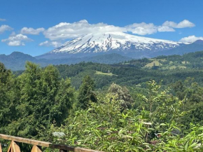Cabaña Licanray, vista volcán Villarrica y lago Calafquén